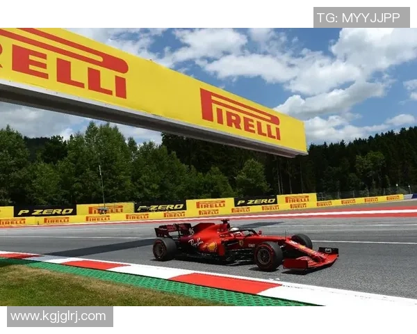 宝马汽车携手足球明星共谱激情赛场与豪华驾驭的完美结合