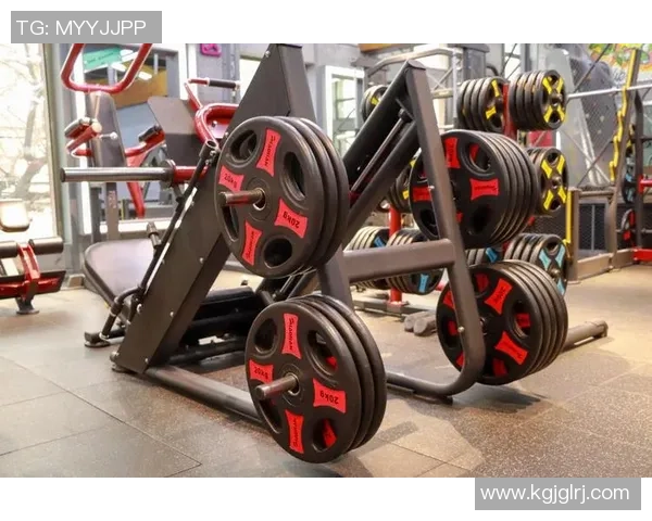 足球明星穿搭风潮过膝袜时尚写真展现运动魅力与个性风格 足球明星穿搭风潮过膝袜时尚写真展现运动魅力与个性风格