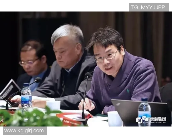 重庆足球队团队协作的变革之路与未来展望探讨 重庆足球队团队协作的变革之路与未来展望探讨
