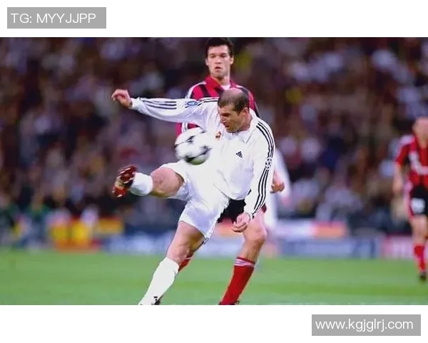 回顾八十年代足球传奇人物的辉煌与影响力