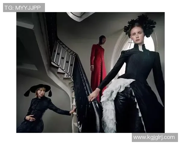 足球明星与国际超模的华丽碰撞：魅力与荣耀交织的时尚盛宴